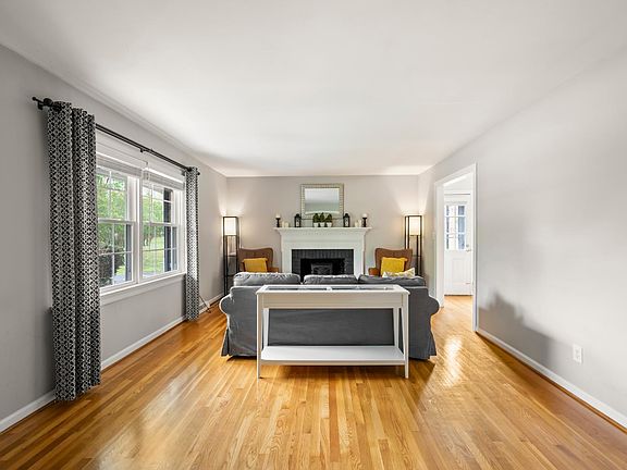 3rd image of 2708 Farmington Pl