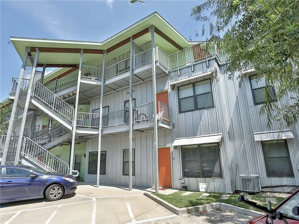 1 bed, 1.0 bath, 711 sqft, $1,450 — Photo 1