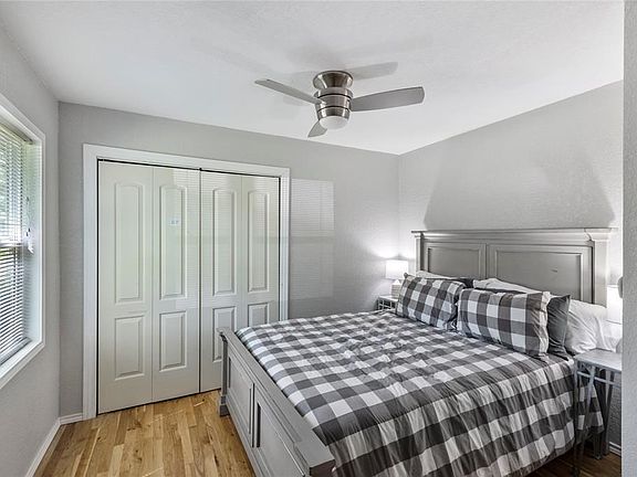 3rd image of 296 Whispering Oaks Trl