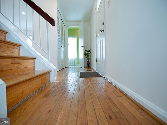 2nd image of 3010 Hickory Grove Ct