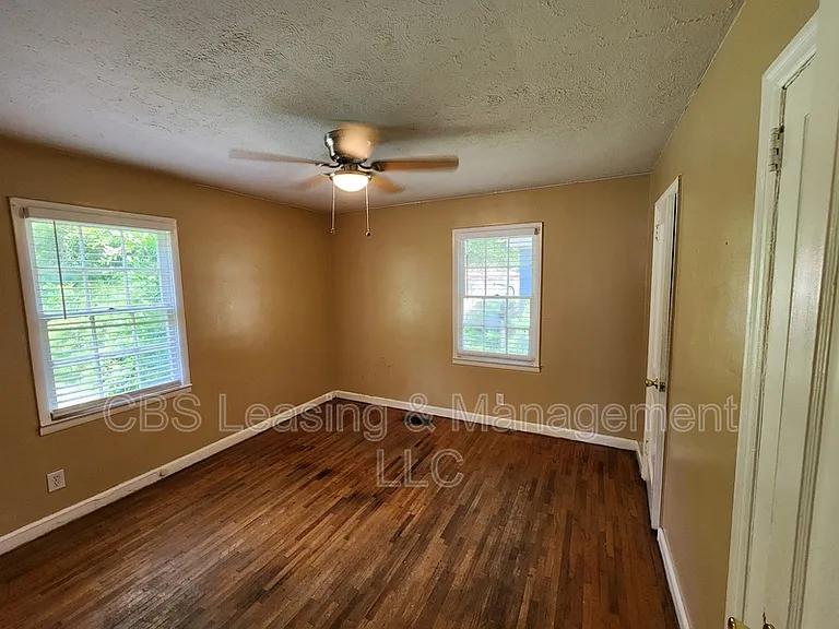 427 Bernard Dr — Photo 9