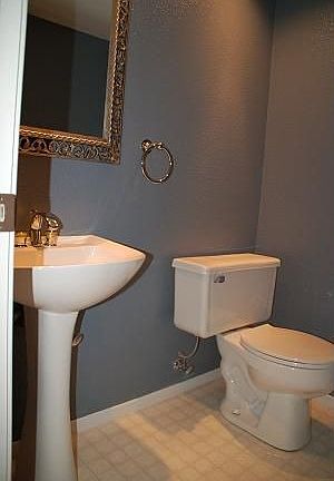 1/2 bathroom