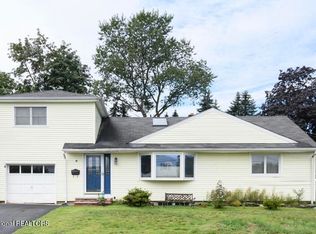 9 Heddin Pl, Middletown, NJ 07748