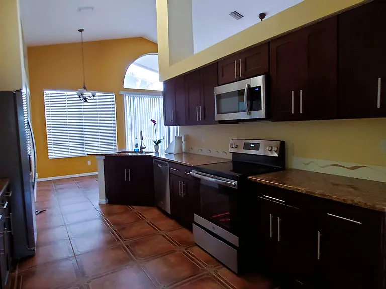 18110 Palm Breeze Dr — Photo 3