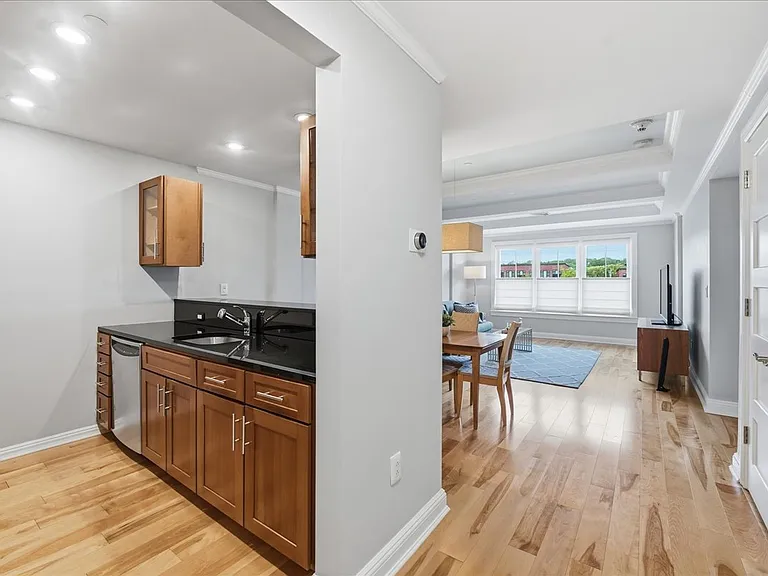 225 Stanley Ave #313 — Photo 9