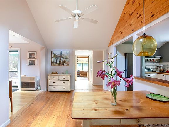 5th image of 141 W Saugerties Rd