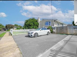 14 Jerome Pl, Copiague, NY 11726