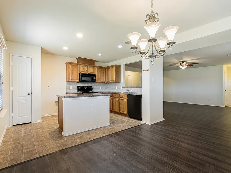 3917 Mantis St — Photo 6