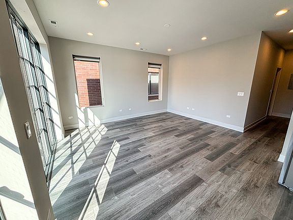 5th image of 1220 N Bosworth Ave #303