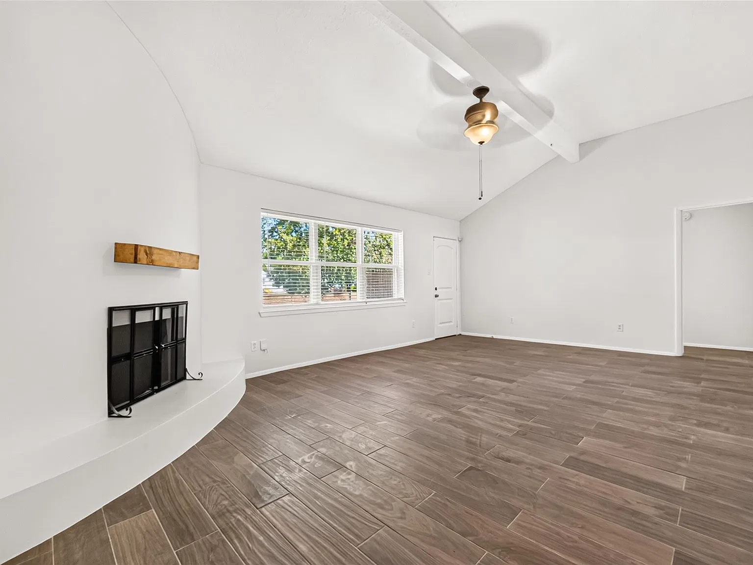 4 bed, 2.0 bath, 1854 sqft, $1,950 — Photo 2