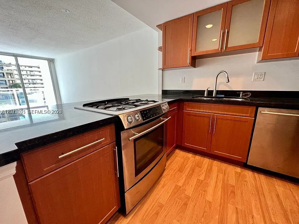 Parker Plaza Condo Estate — Photo 2