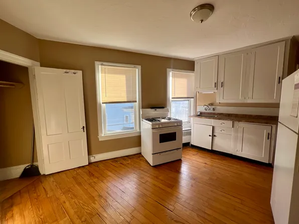 836 Main St Unit 3L, Pawtucket, RI 02860