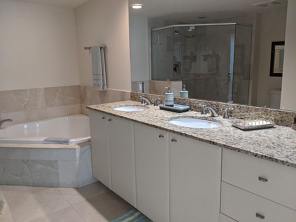 5th image of 610 W Las Olas Blvd APT 1618