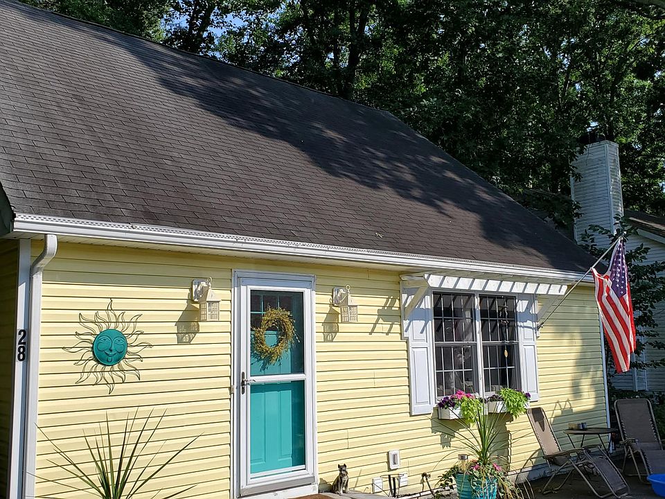 1st image of 28 Tiffany Dr