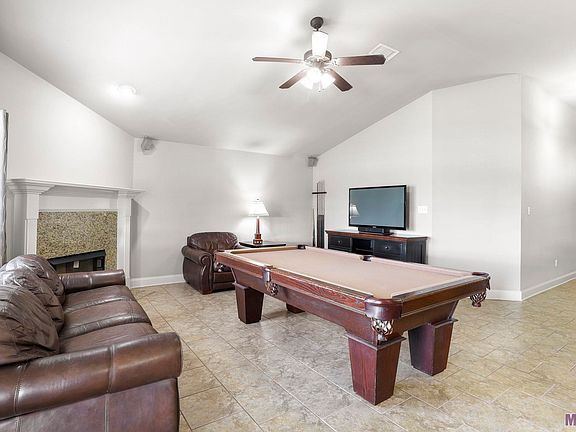 4th image of 41521 Hearthstone Ave