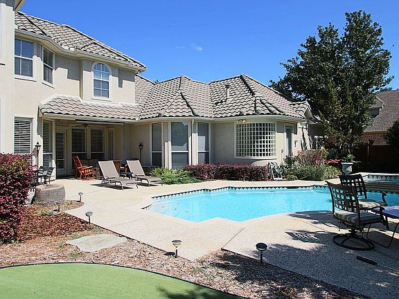 5th image of 5956 Carnegie Ln