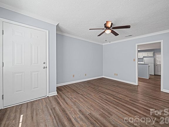5th image of 604 Leander St