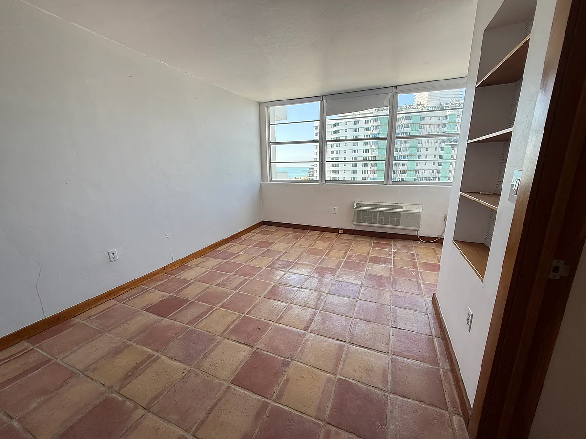Building Photo - 5313 Collins Ave