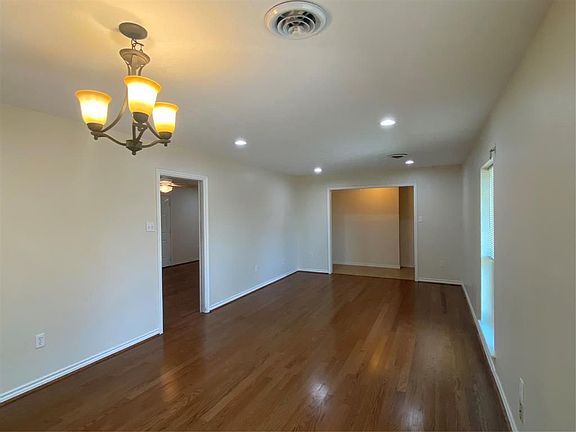 3rd image of 5512 Rosewood Dr