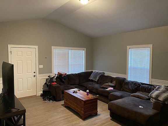 2nd image of 121 Greystone Ct