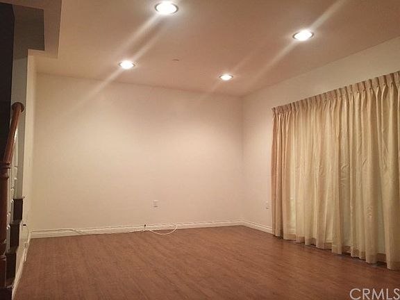 4th image of 4947 Rosewood Ave #B