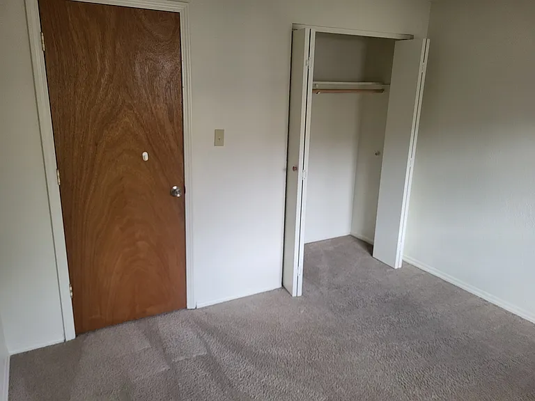 2601 Grant St — Photo 7