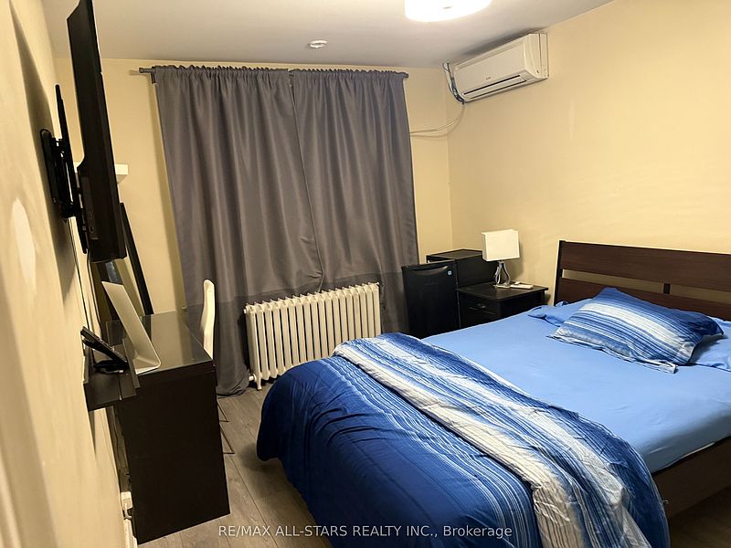 Toronto House for rent - 4 Bedrooms — photo 3