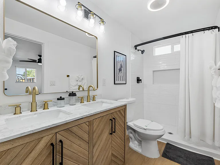 3945 Alta Loma Dr #B — Photo 29