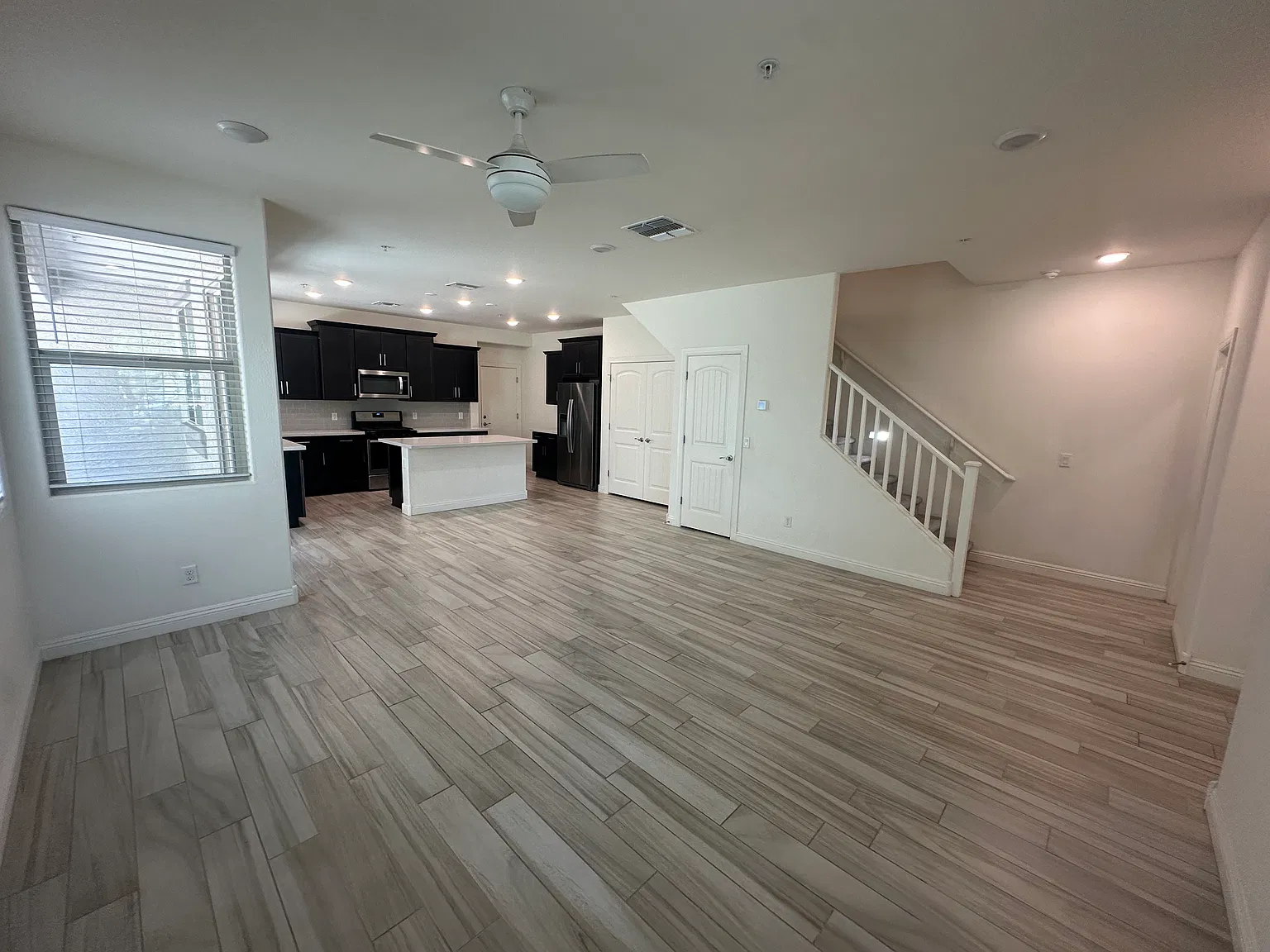 3 bed, 2.5 bath, 1867 sqft, $2,200 — Photo 4