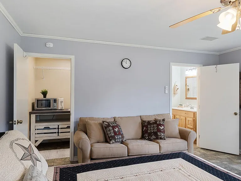 1072 Papenberg Ln — Photo 28
