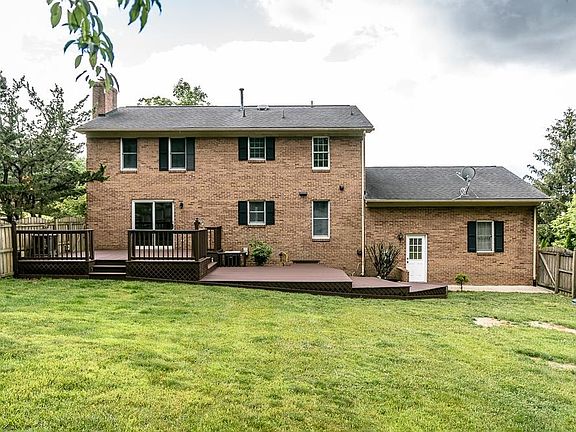 5th image of 714 Greenbriar Dr