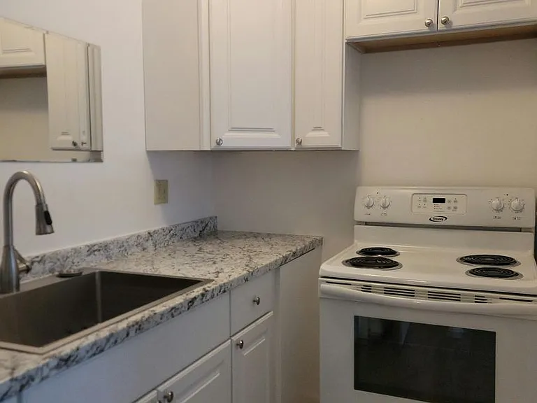 331 Bryan Avenue — Photo 9