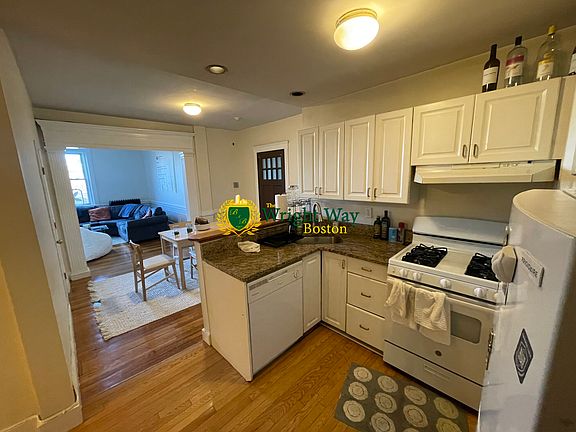 4th image of 318 Saint Paul St #5DW