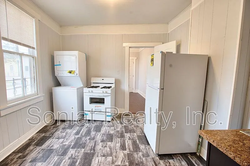 1 bed, 1.0 bath, 500 sqft, $1,050 — Photo 4