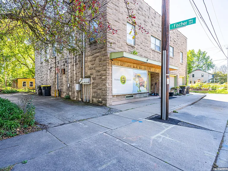 1218 S. Madison St — Photo 9