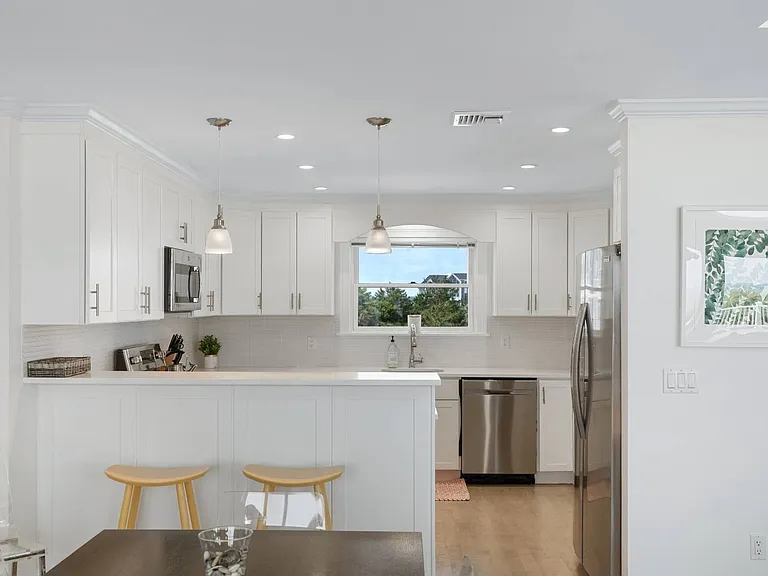 829 Dune Rd — Photo 6