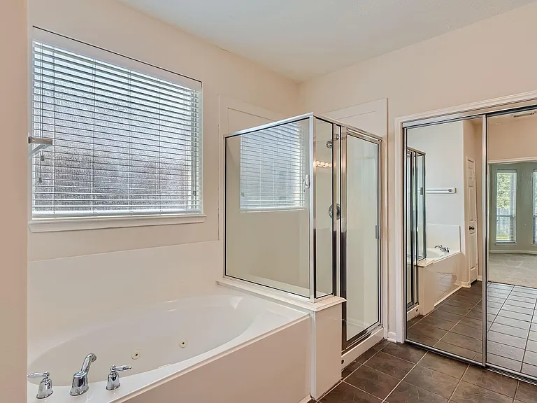 1907 Silver Brook Ln — Photo 17