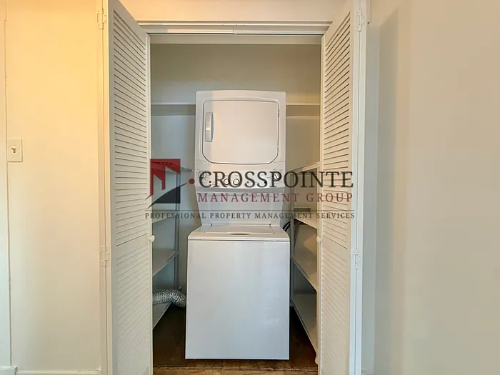 831 W Houston St #A — Photo 14