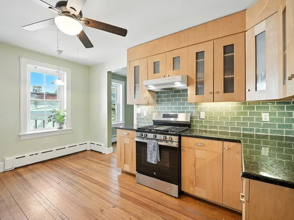 37 Payson Ave, Easthampton, MA 01027