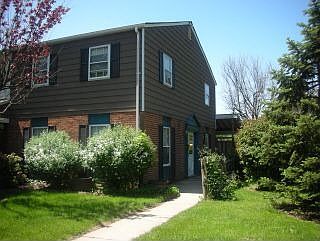 Townhouse w/low association fee