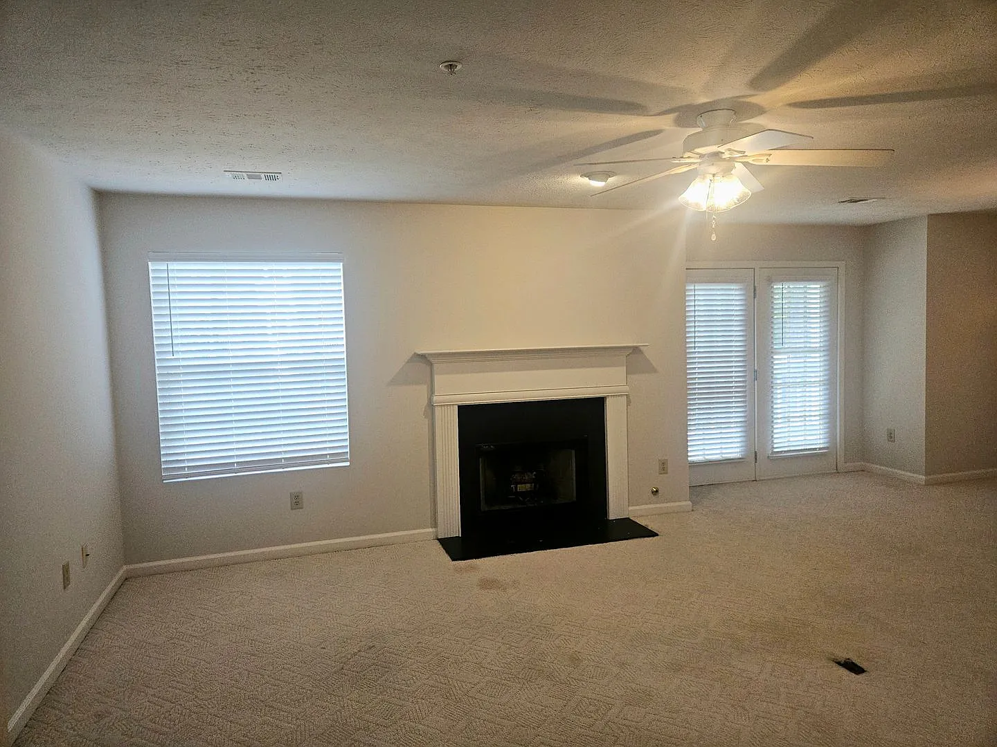 Brookhaven Condo For Lease New Appliances — Photo 4