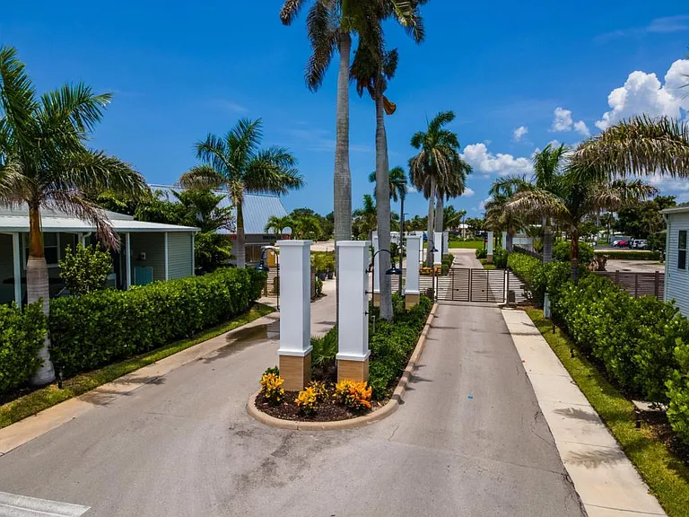 11596 Palm Dr — Photo 58