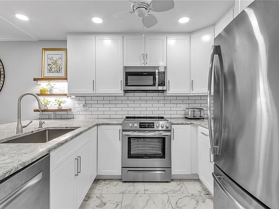 2nd image of 24 Plantation Dr APT 205