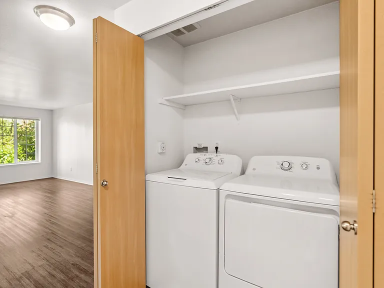 2 Bed 1 Bath - Deluxe - 902 Sq Ft 2 Bed 1 Bath - Deluxe - 902 Sq Ft