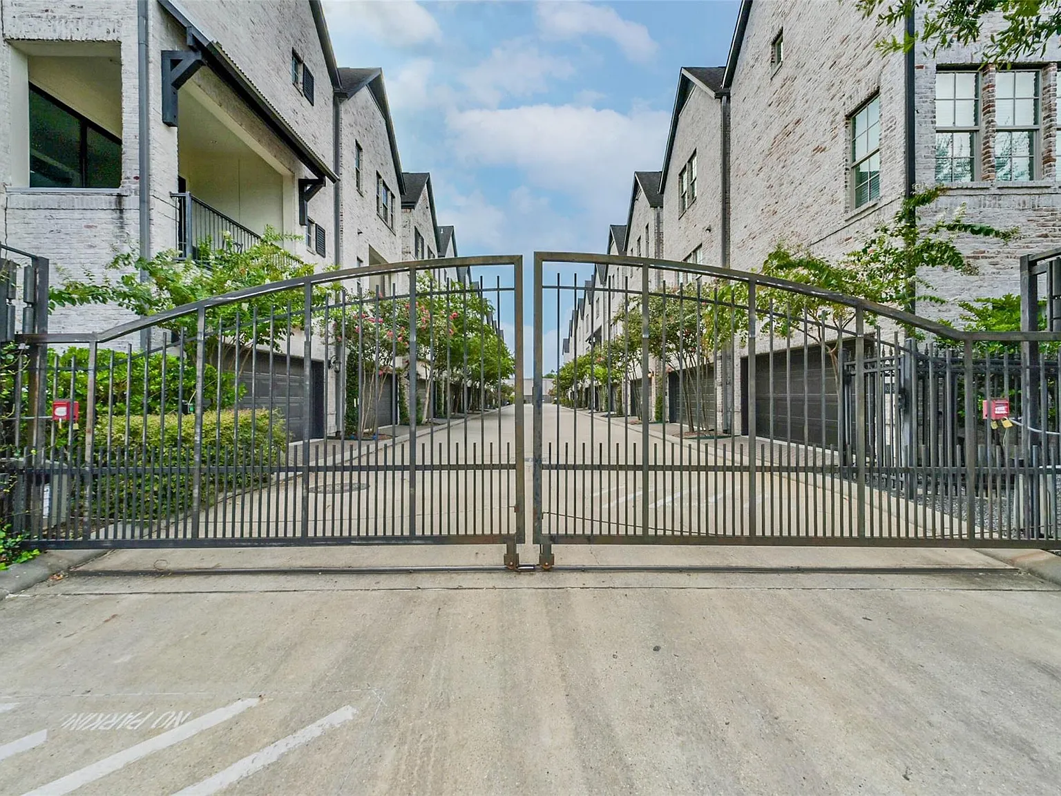 3 bed, 3.5 bath, 2168 sqft, $2,795 — Photo 2
