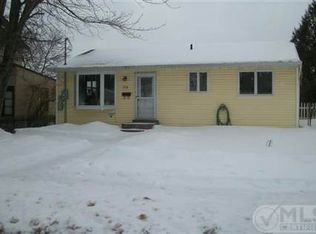 713 W Bluff St, Marquette, MI 49855