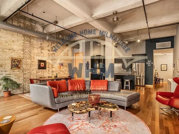 239 E Chicago St APT 307, Milwaukee, WI 53202