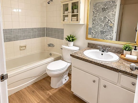 5th image of 10468 148th St #107