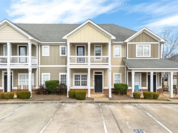 1957 Wire Rd APT 29, Auburn, AL 36832