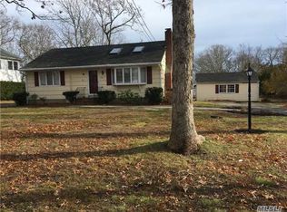 250 Smith Dr N, Southold, NY 11971